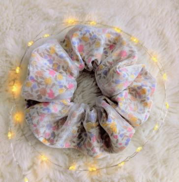 White floral cotton scrunchie