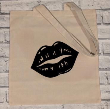 Lips print on bag