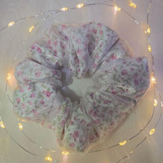 White cotton scrunchie with pink floral pattern pttern