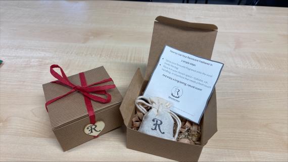 Cotten bag with a R on it in a box